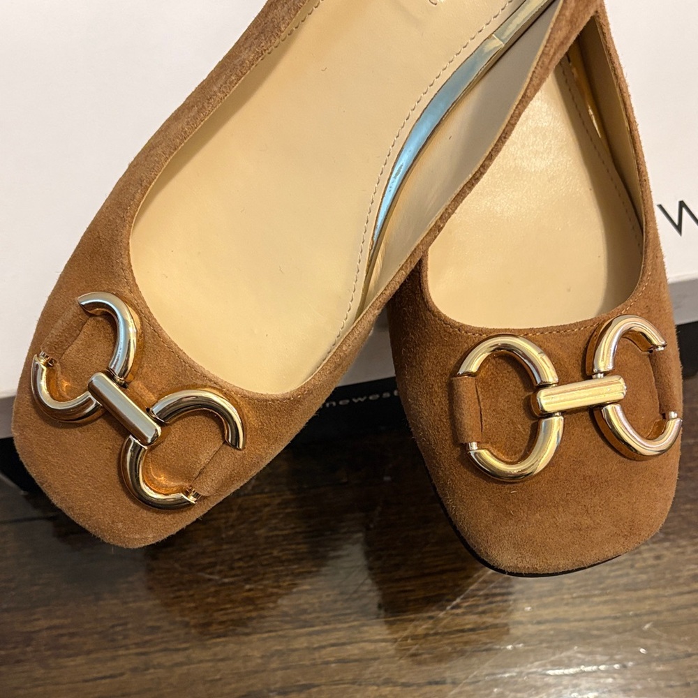 JUST GOT SOLD!!! Nine West Works Dress Flats with Gold Detailing - Picture 4 of 9